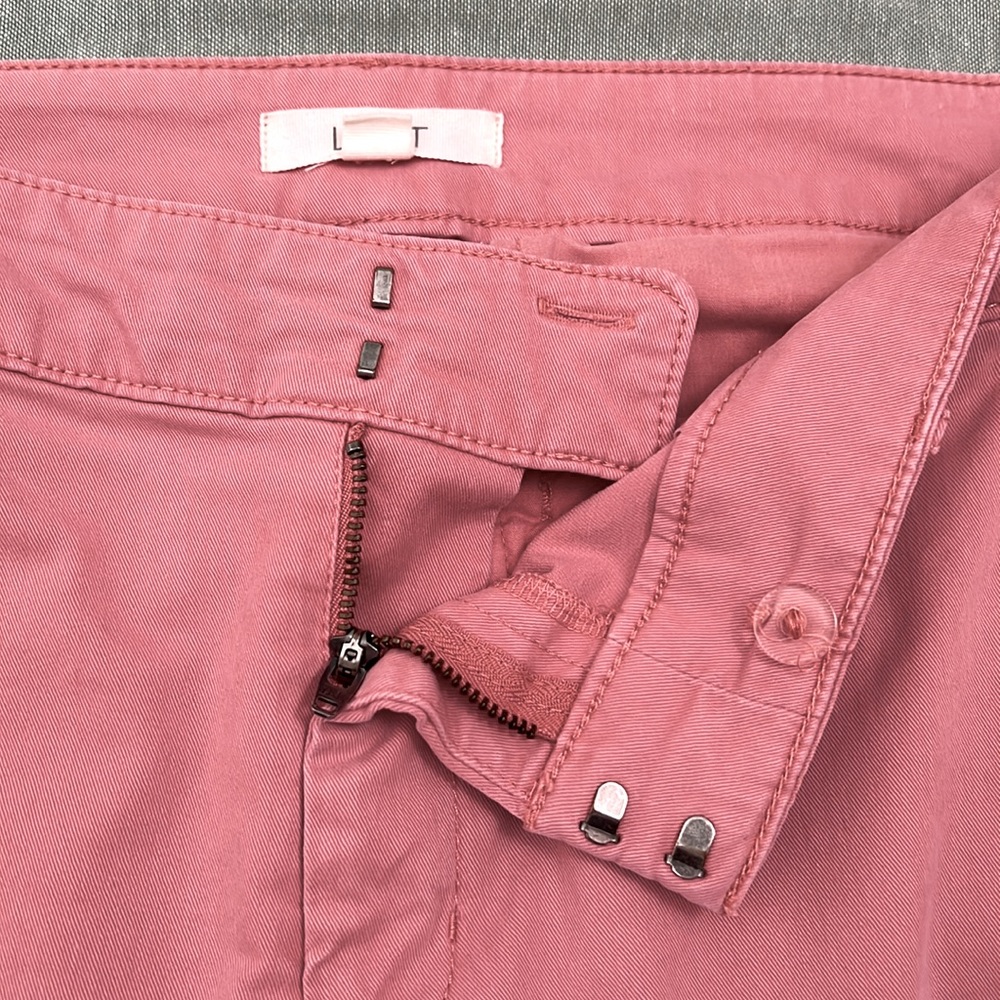 Loft Brand. Women’s cropped Pants. Size 8. - Picture 6 of 6